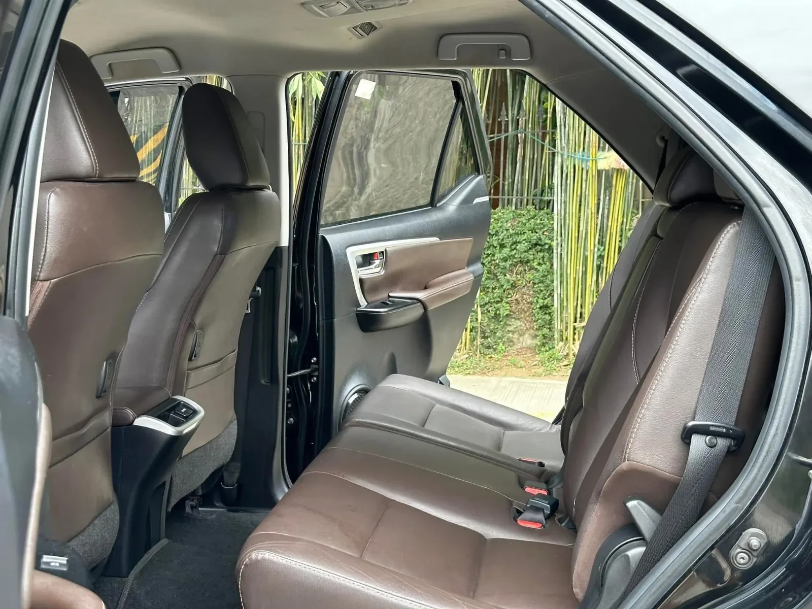 2027 TOYOTA FORTUNER SUV V 2.4 2WD AT Black image 8