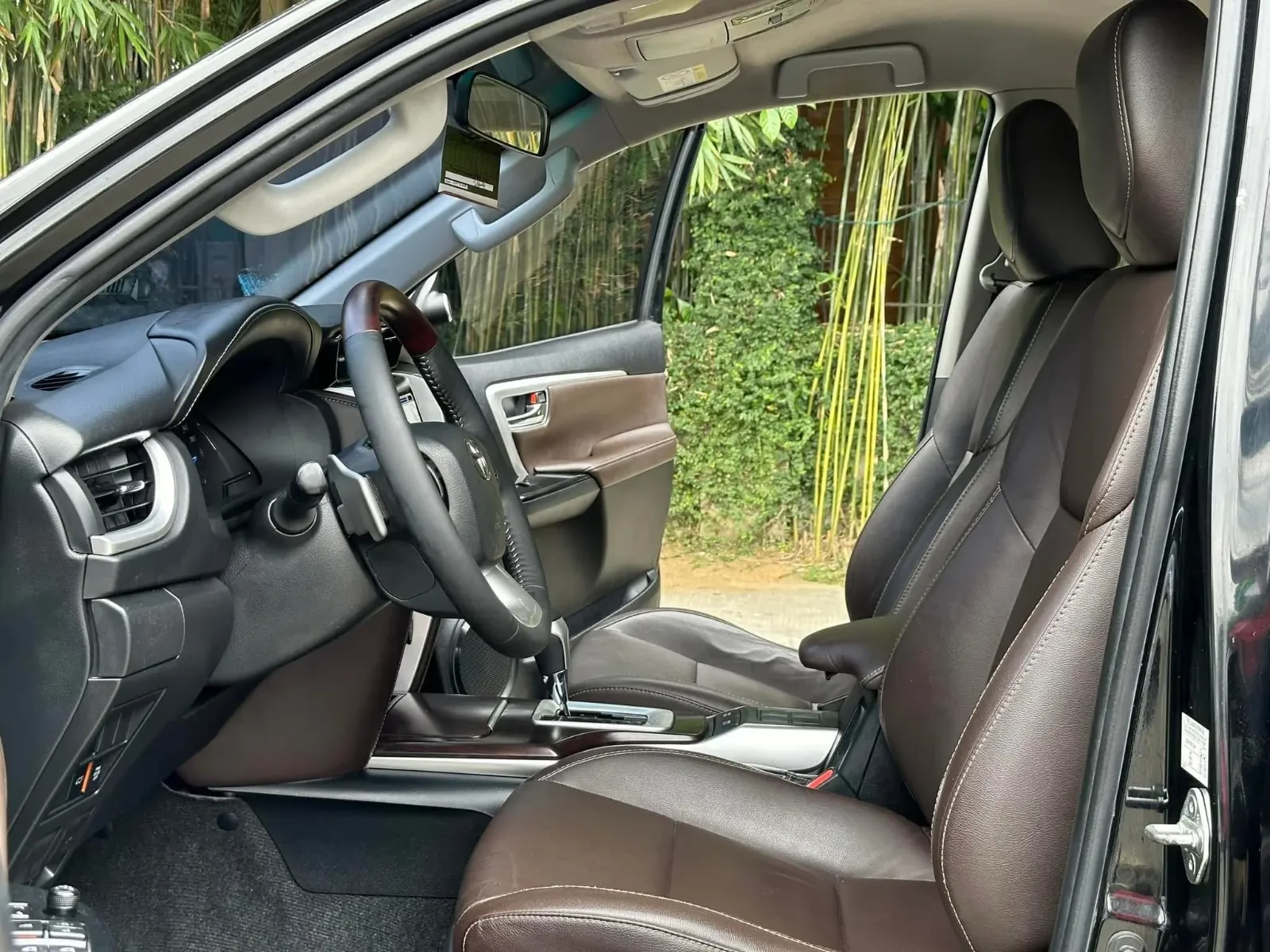 2027 TOYOTA FORTUNER SUV V 2.4 2WD AT Black image 9