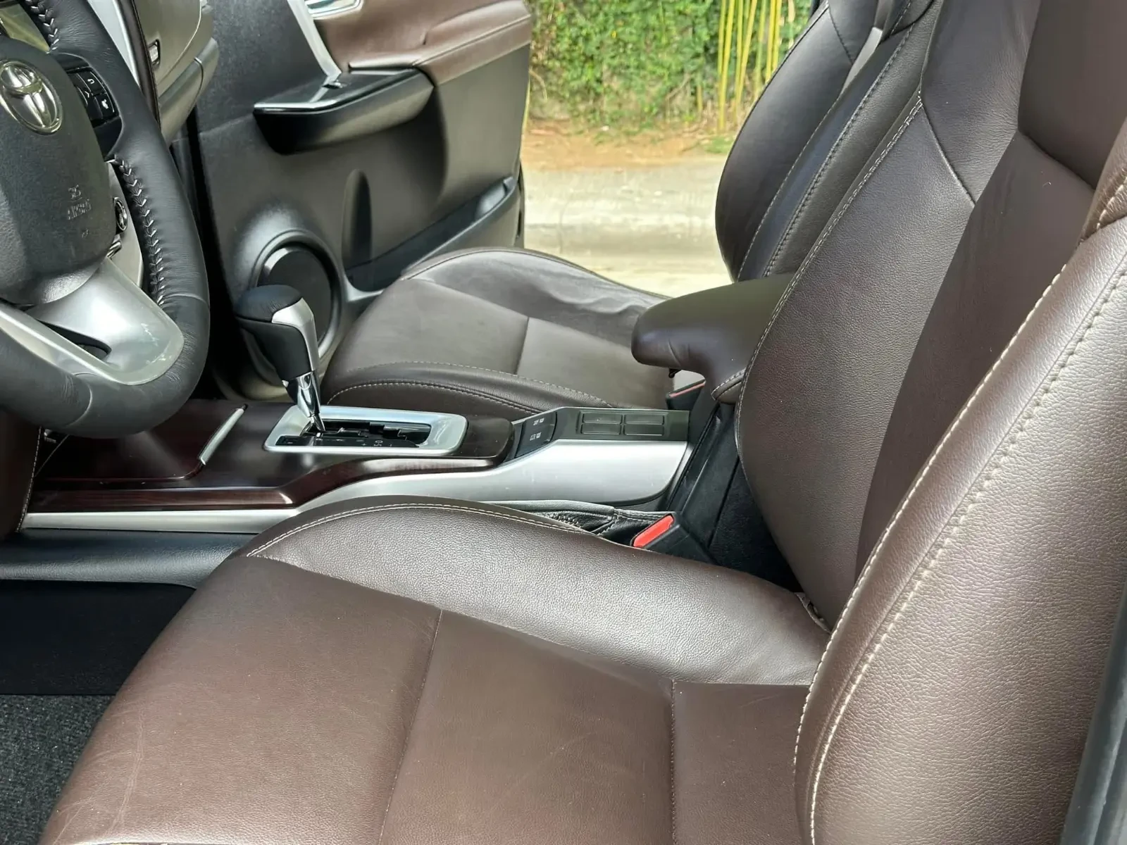2027 TOYOTA FORTUNER SUV V 2.4 2WD AT Black image 11