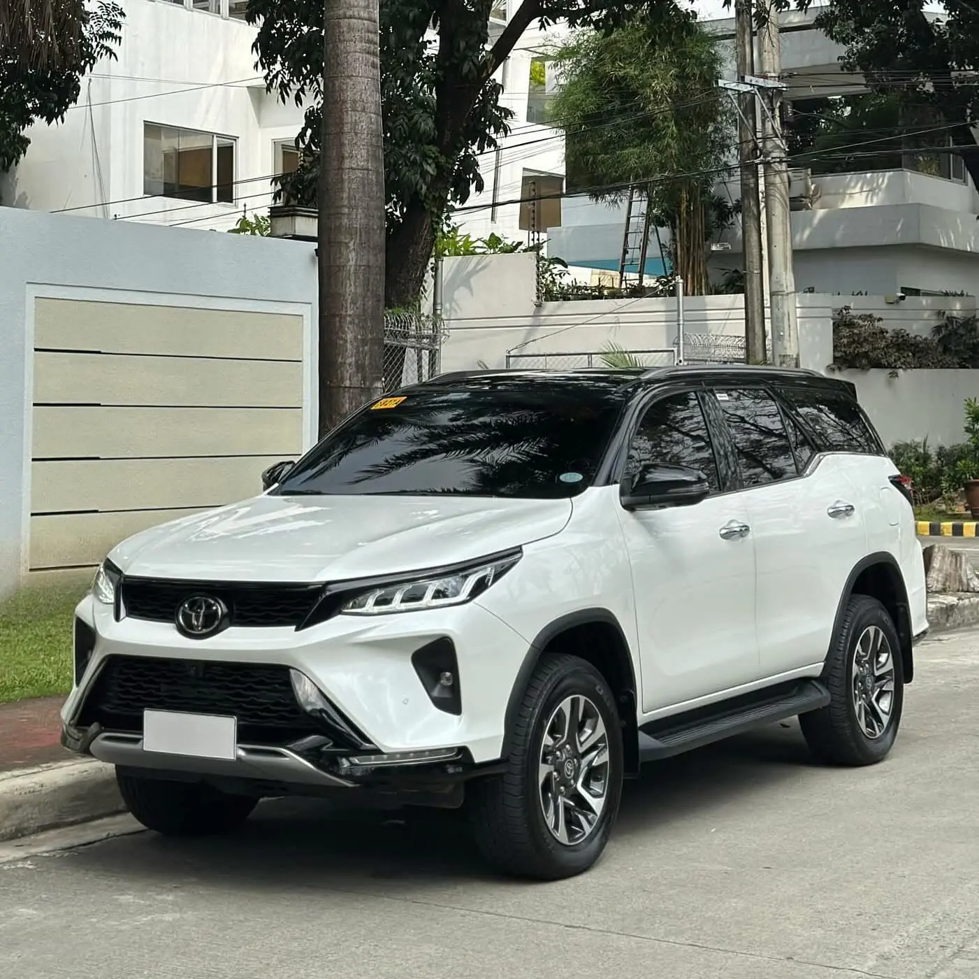 2027 TOYOTA FORTUNER SUV LTD 2.8 2WD AT White