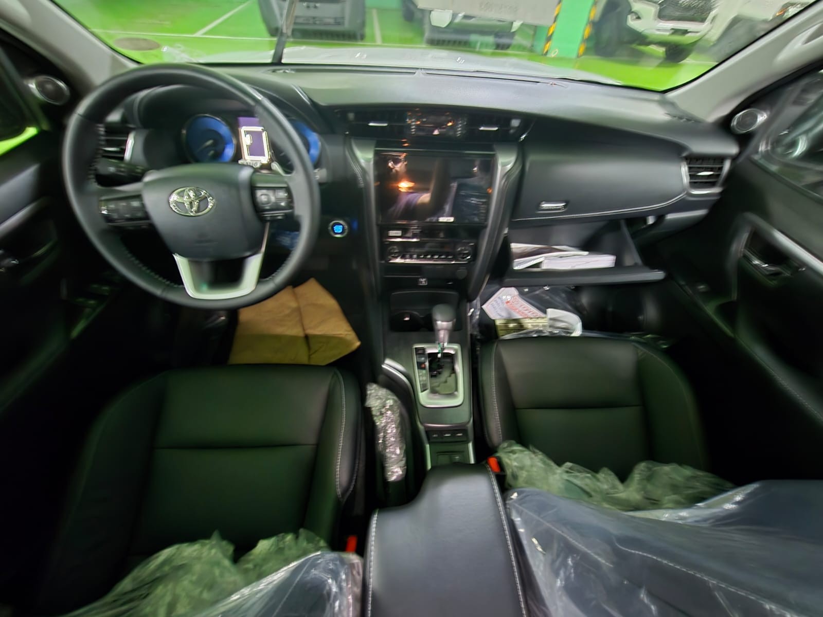 2027 TOYOTA FORTUNER SUV LTD 2.8 2WD AT White (A-1133) image 23