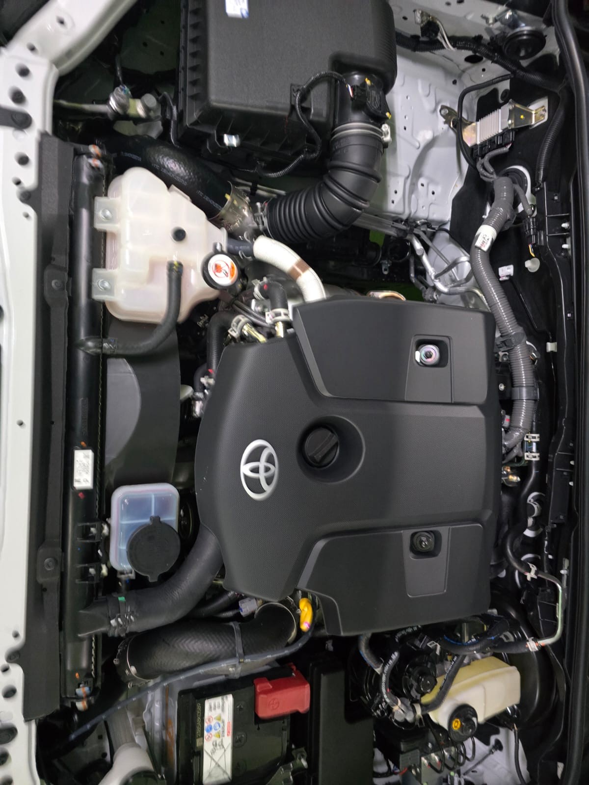 2027 TOYOTA FORTUNER SUV LTD 2.8 2WD AT White (A-1133) image 39