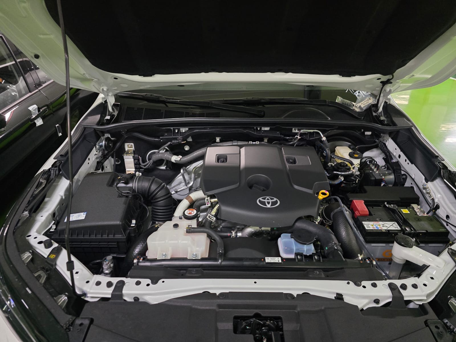 2027 TOYOTA FORTUNER SUV LTD 2.8 2WD AT White (A-1133) image 40