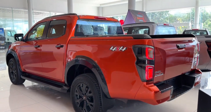 2027 ISUZU D-MAX DOUBLE CAB LS-E 3.0 4WD AT Orange image 2