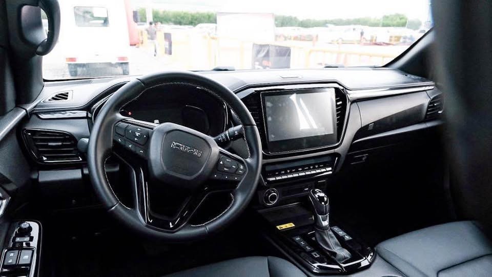 2027 ISUZU D-MAX DOUBLE CAB LS-E 3.0 4WD AT Red image 8