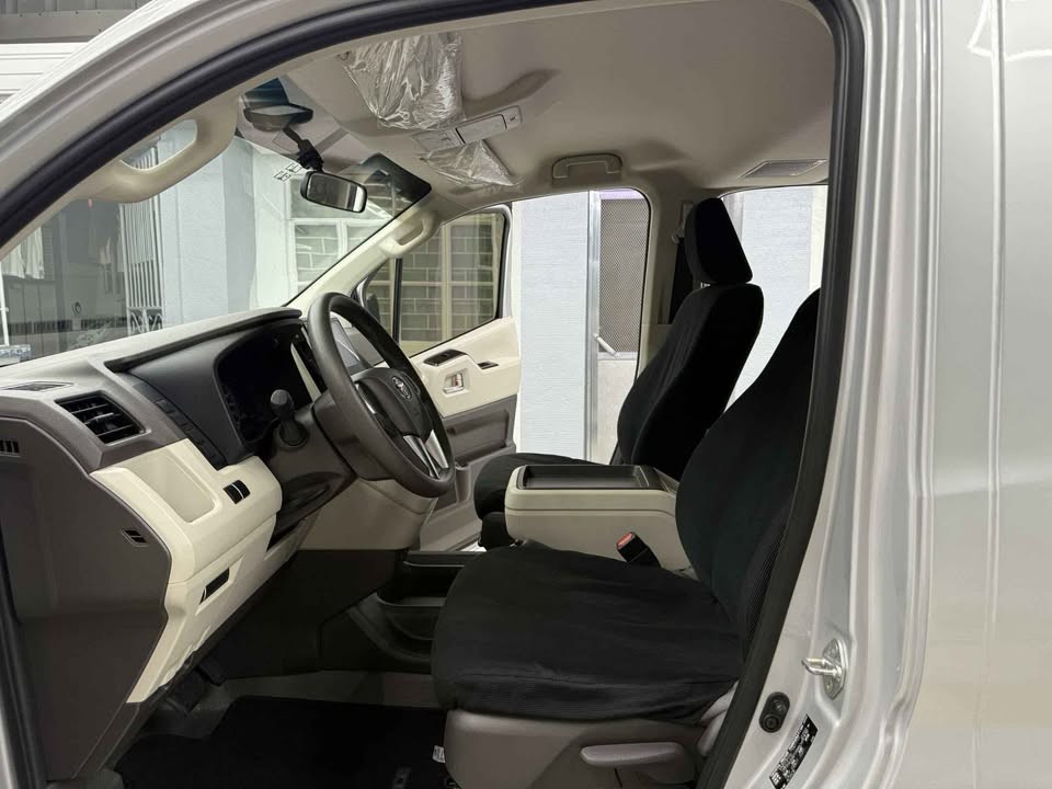 2027 TOYOTA GL GRANDIA VAN 2.8 2WD AT Silver image 7