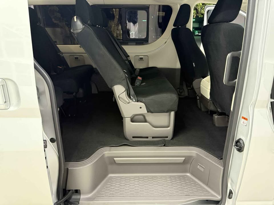 2027 TOYOTA GL GRANDIA VAN 2.8 2WD AT Silver image 12