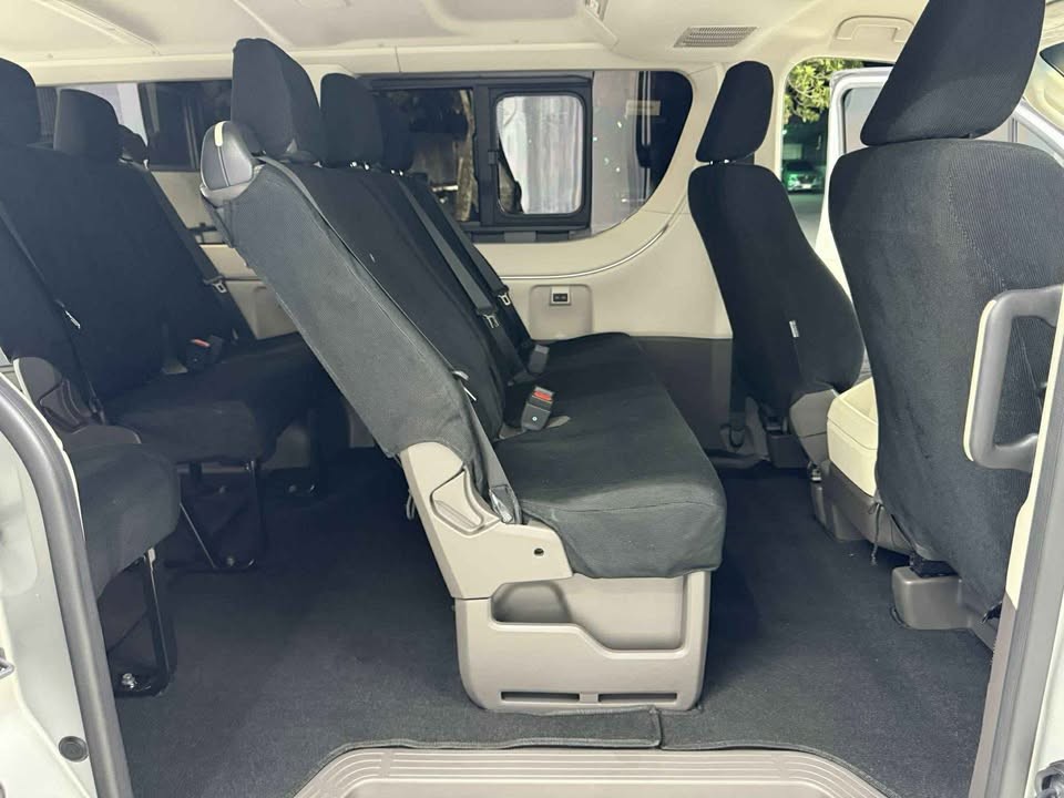 2027 TOYOTA GL GRANDIA VAN 2.8 2WD AT Silver image 13