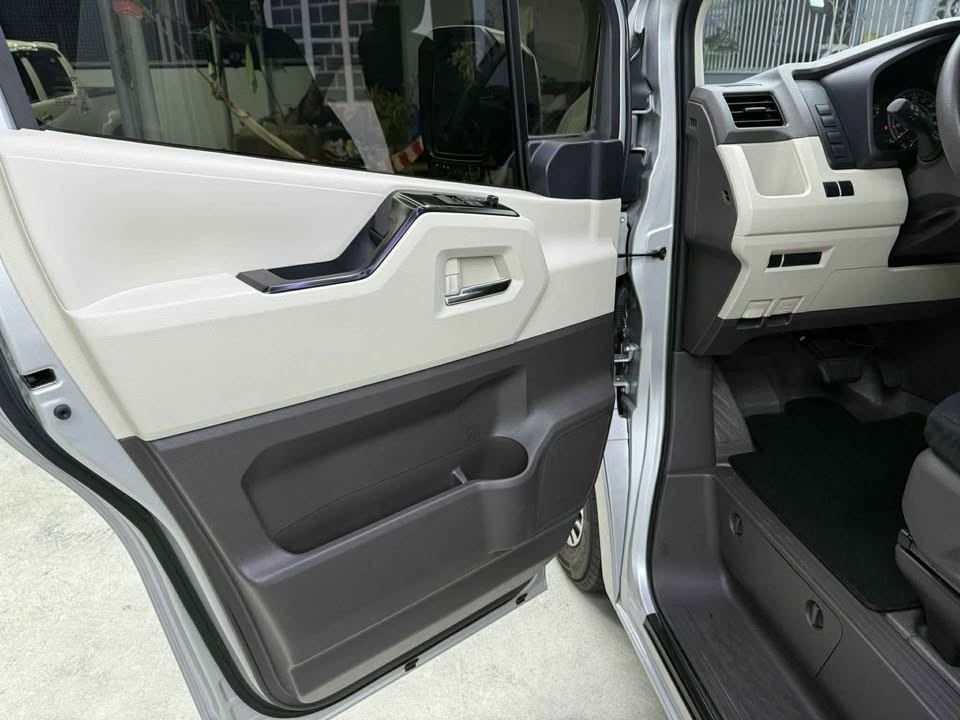 2027 TOYOTA GL GRANDIA VAN 2.8 2WD AT Silver image 16