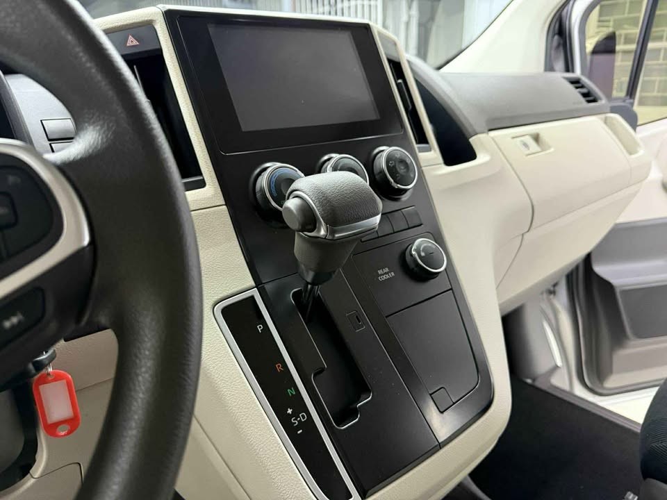 2027 TOYOTA GL GRANDIA VAN 2.8 2WD AT Silver image 18