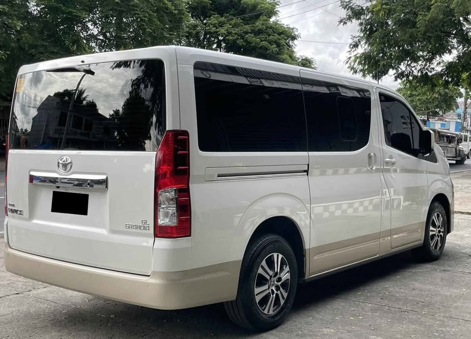 2027 TOYOTA GL GRANDIA VAN 2.8 2WD AT White image 4