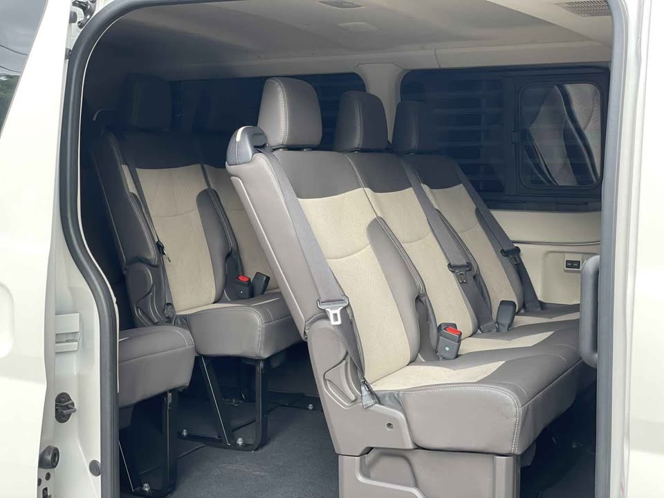 2027 TOYOTA GL GRANDIA VAN 2.8 2WD AT White image 8