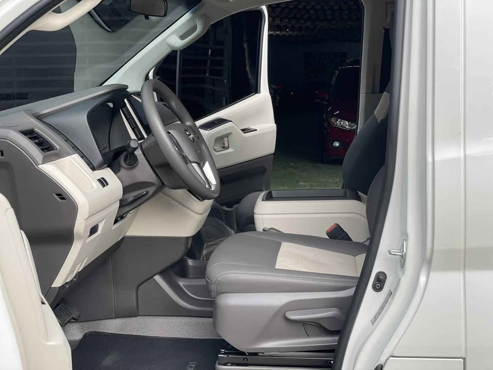 2027 TOYOTA GL GRANDIA VAN 2.8 2WD AT White image 13