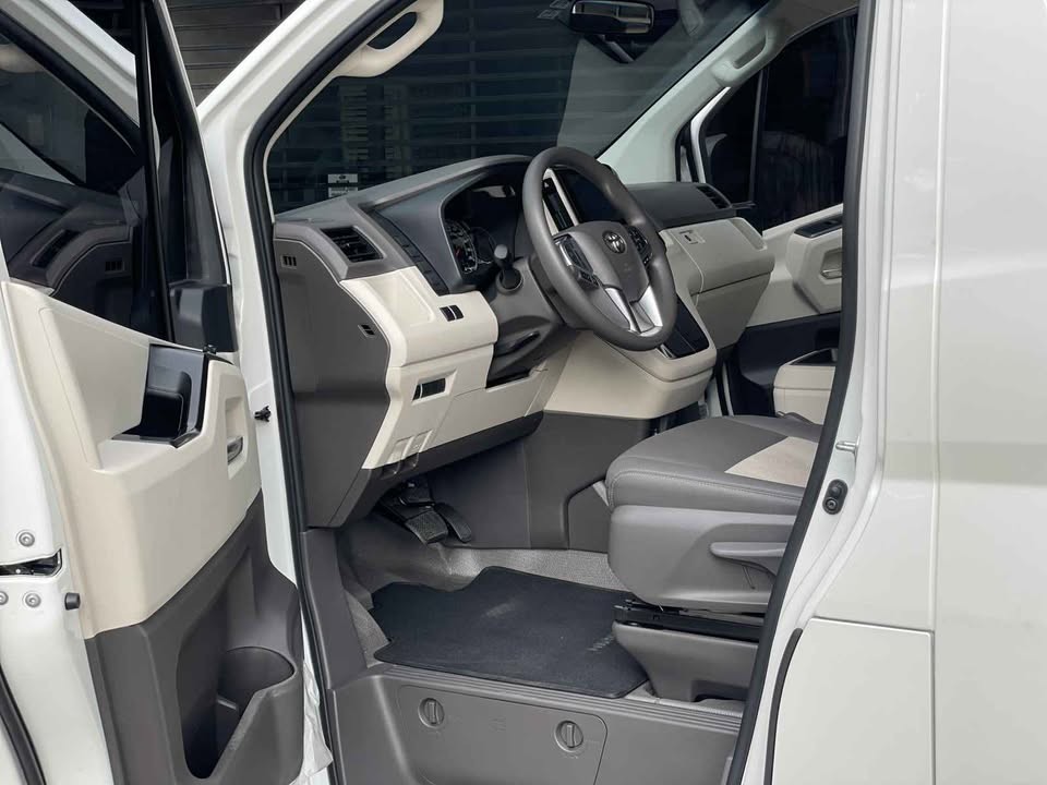 2027 TOYOTA GL GRANDIA VAN 2.8 2WD AT White image 14