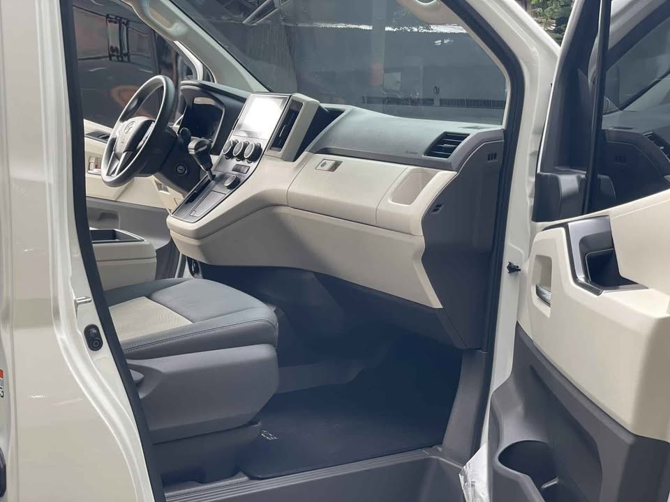 2027 TOYOTA GL GRANDIA VAN 2.8 2WD AT White image 15