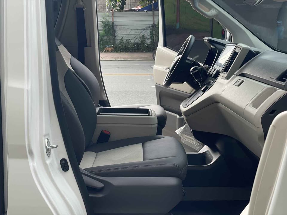 2027 TOYOTA GL GRANDIA VAN 2.8 2WD AT White image 16