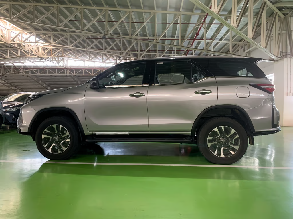 2027 TOYOTA FORTUNER SUV LTD 2.8 4WD AT Silver image 2
