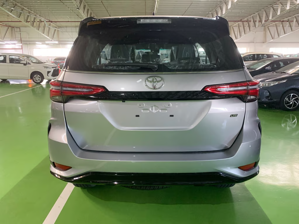2027 TOYOTA FORTUNER SUV LTD 2.8 4WD AT Silver image 3