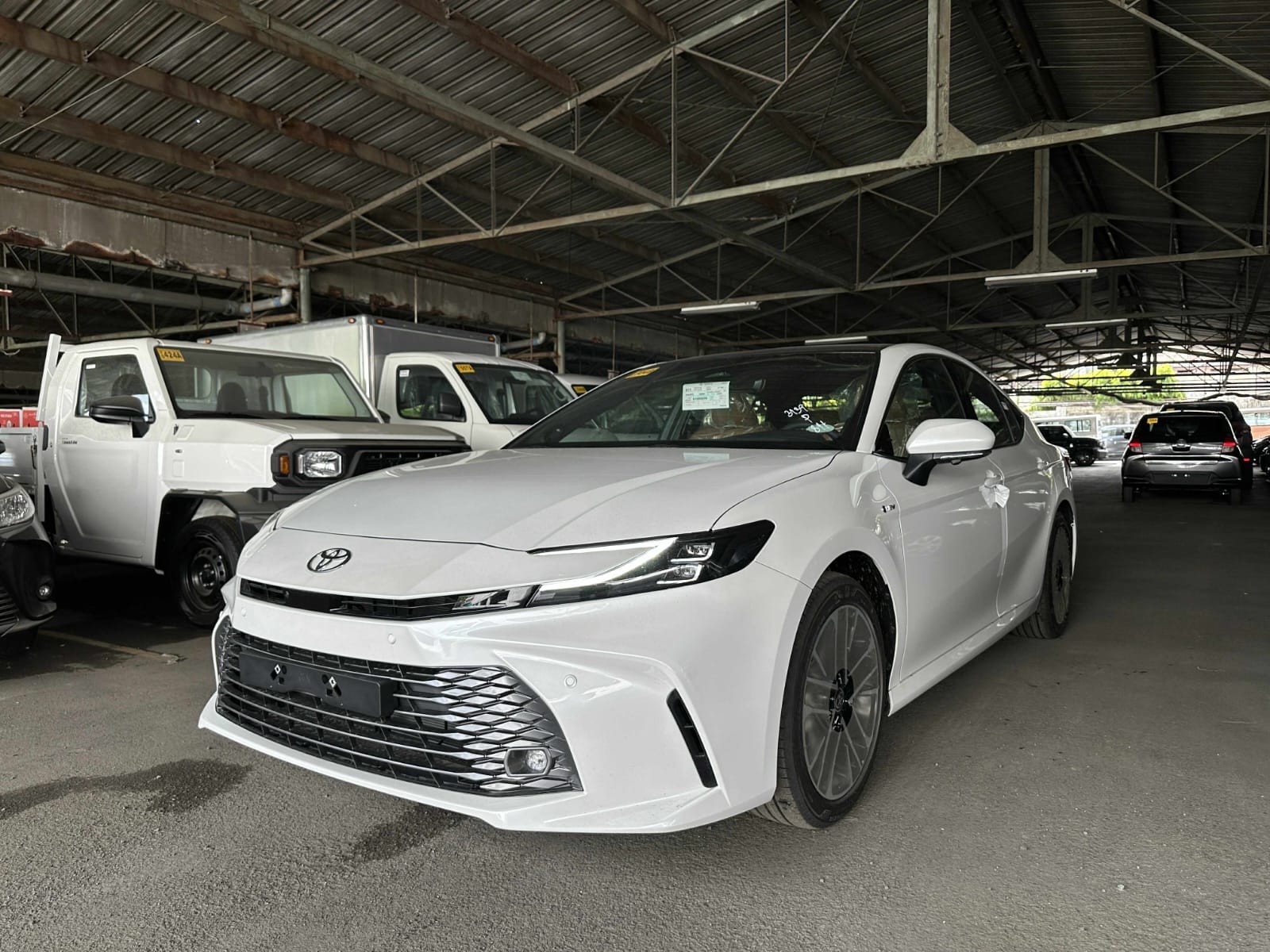 2027 TOYOTA CAMRY SEDAN V 2.5 2WD CVT White