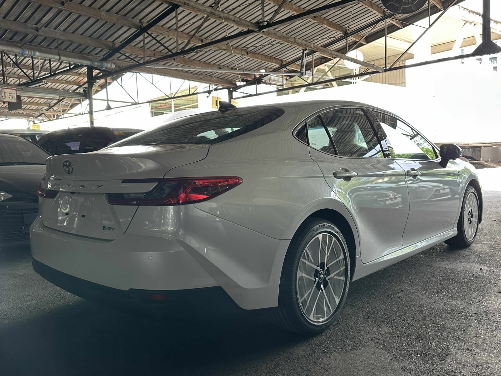 2027 TOYOTA CAMRY SEDAN V 2.5 2WD CVT White image 5