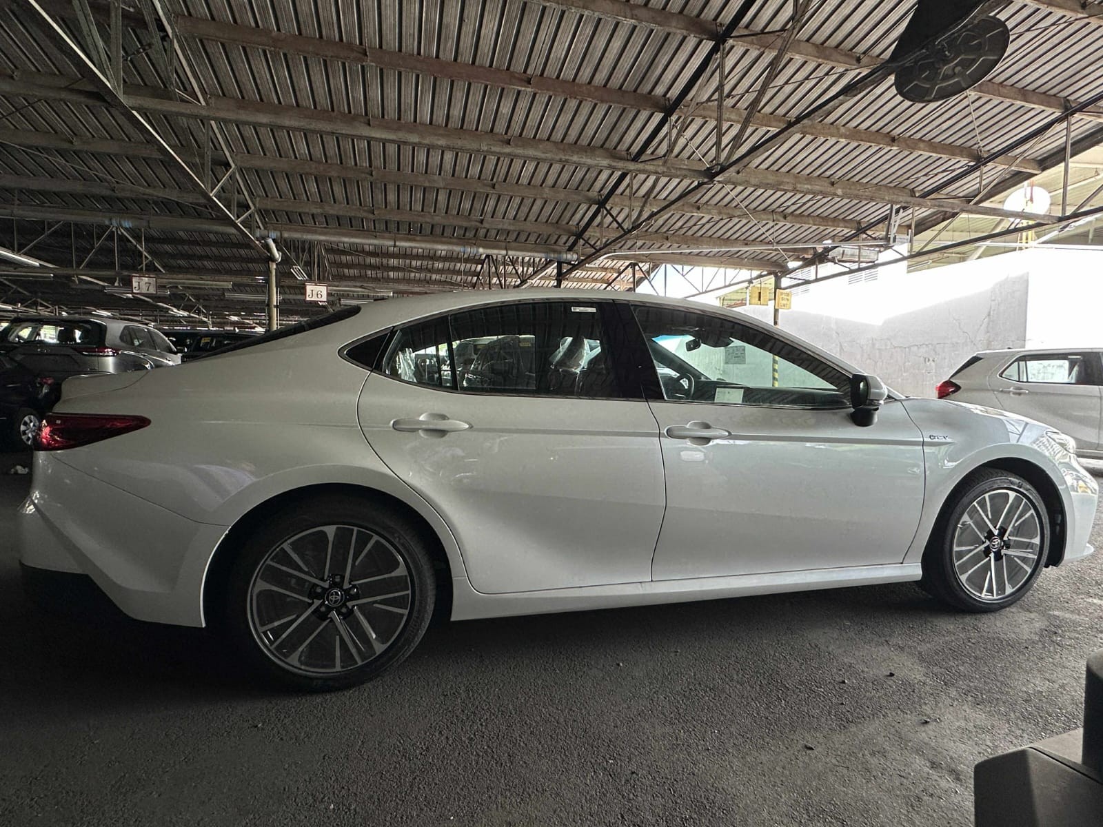 2027 TOYOTA CAMRY SEDAN V 2.5 2WD CVT White image 6