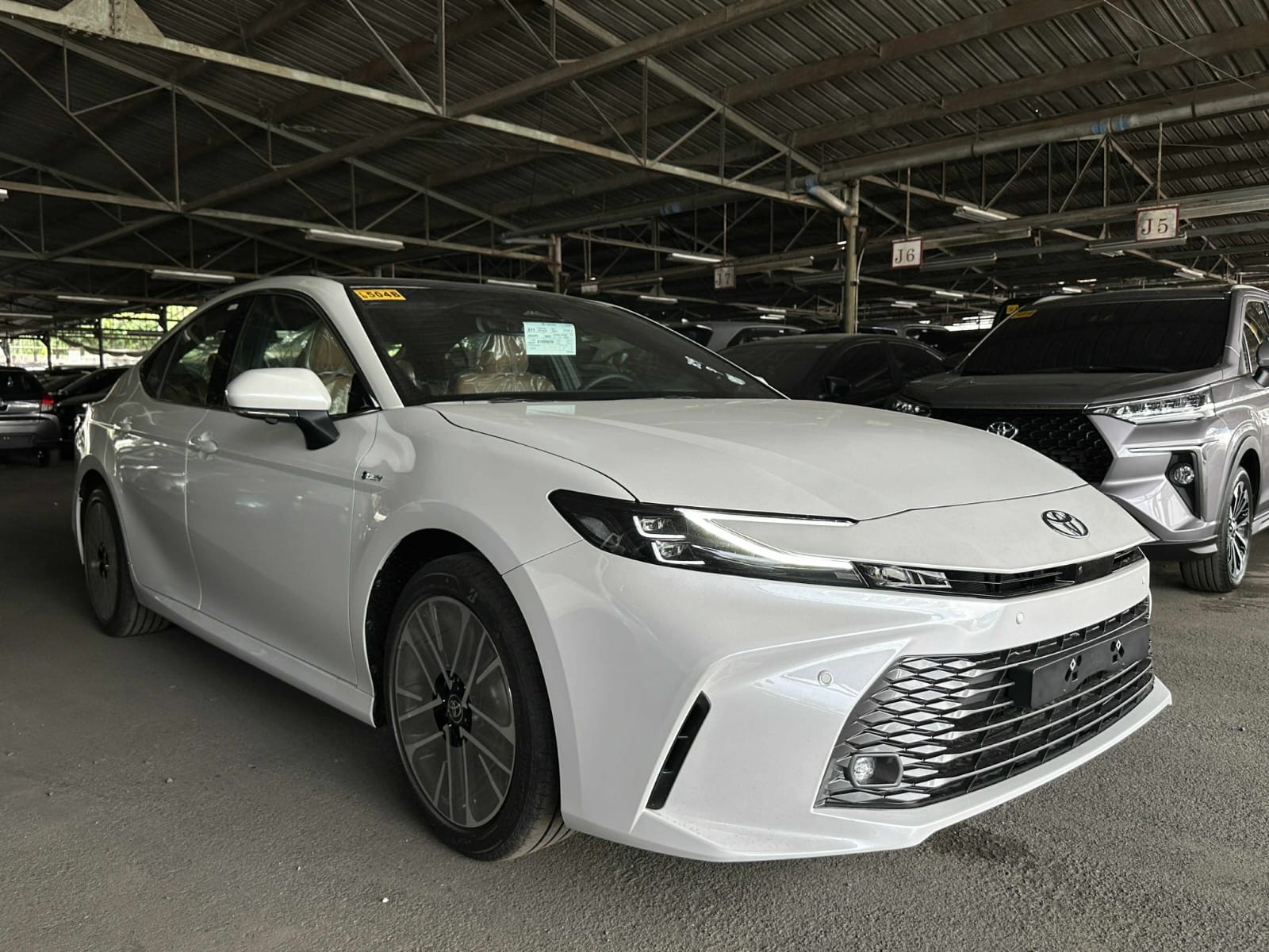 2027 TOYOTA CAMRY SEDAN V 2.5 2WD CVT White image 7