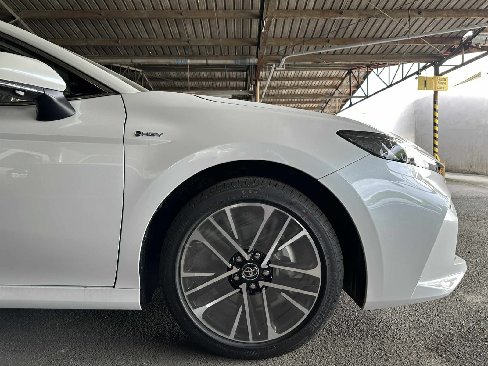 2027 TOYOTA CAMRY SEDAN V 2.5 2WD CVT White image 10