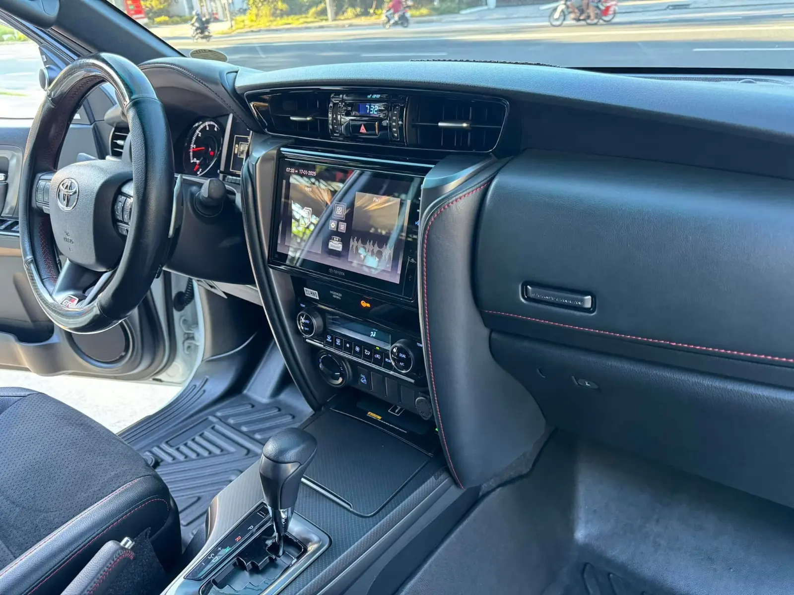 2027 TOYOTA FORTUNER SUV GR-S 2.8 4WD AT White image 4