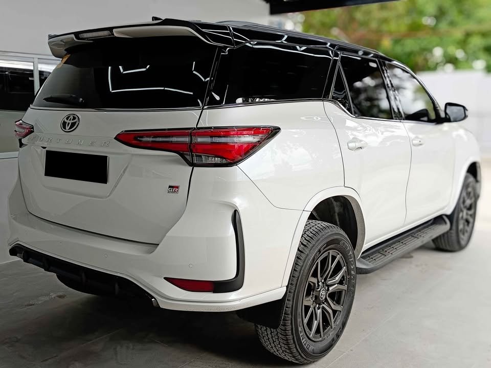 2027 TOYOTA FORTUNER SUV GR-S 2.8 4WD AT White (A-961) image 3