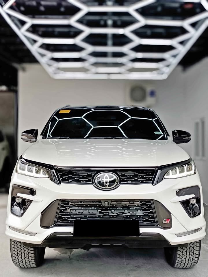 2027 TOYOTA FORTUNER SUV GR-S 2.8 4WD AT White (A-961) image 6