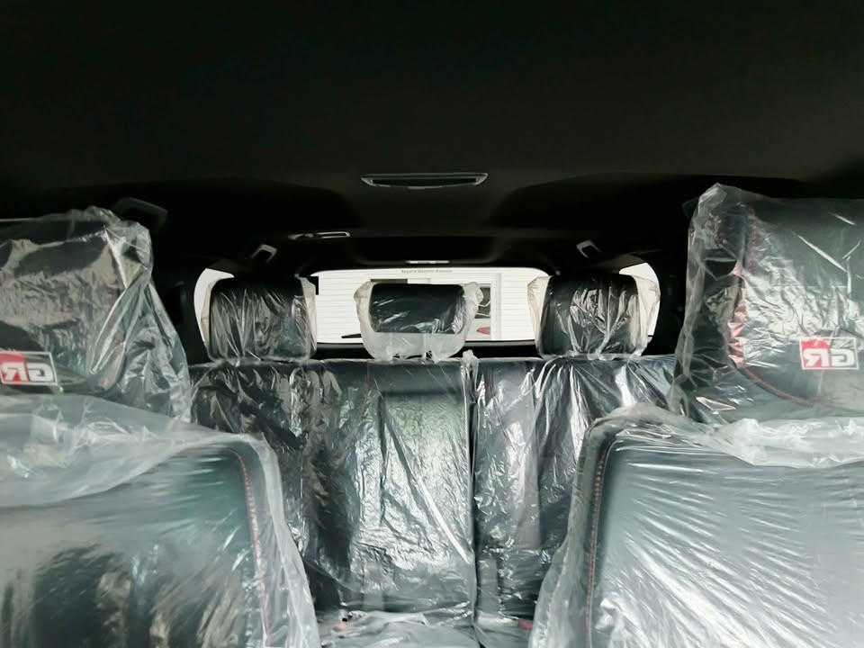 2027 TOYOTA FORTUNER SUV GR-S 2.8 4WD AT White (A-961) image 8