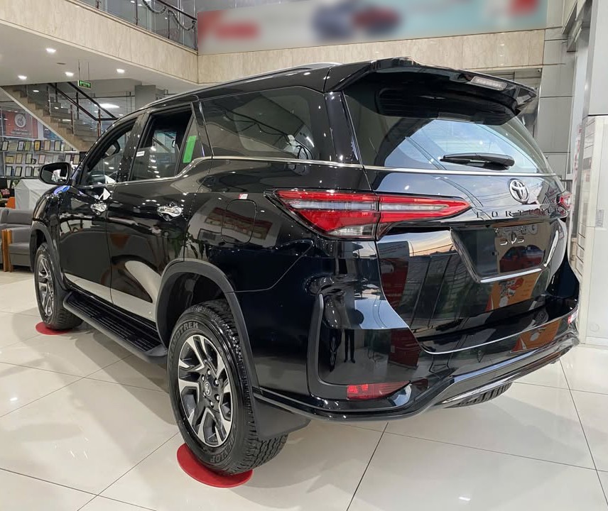 2027 TOYOTA FORTUNER SUV LEGENDER 2.7 2WD AT Black image 2