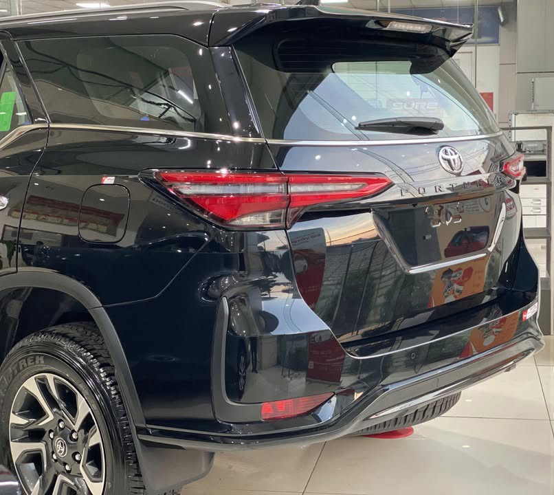 2027 TOYOTA FORTUNER SUV LEGENDER 2.7 2WD AT Black image 3