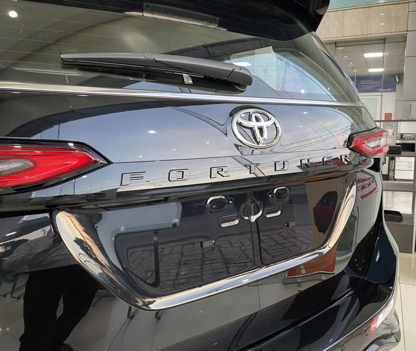 2027 TOYOTA FORTUNER SUV LEGENDER 2.7 2WD AT Black image 12