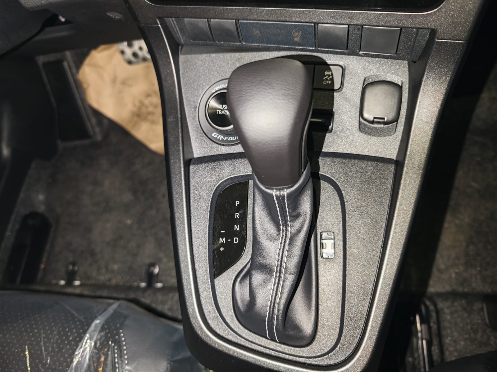 2027 TOYOTA GR YARIS HATCHBACK TURBO 1.6 4WD AT Gray image 29