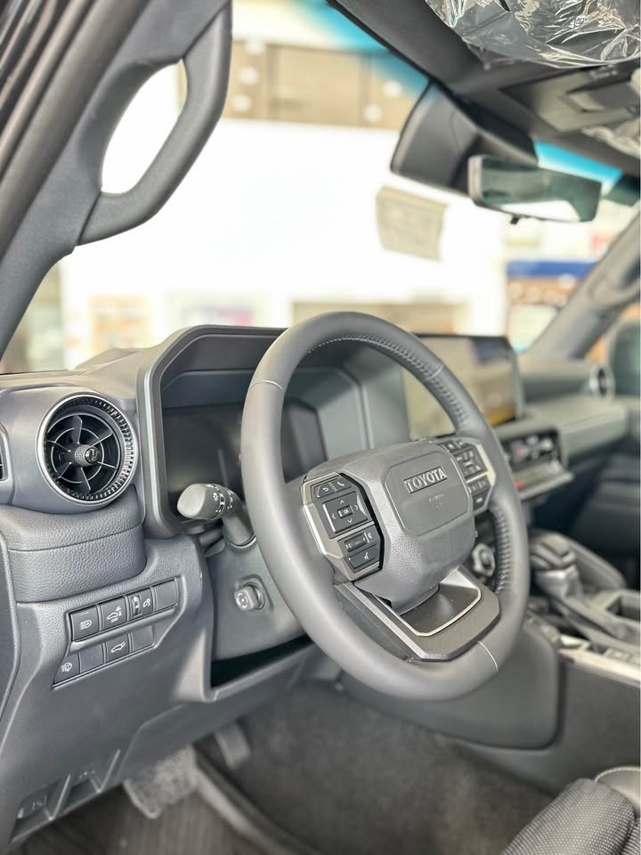 2027 TOYOTA LAND CRUISER PRADO SUV 2.4 4WD AT Black image 6