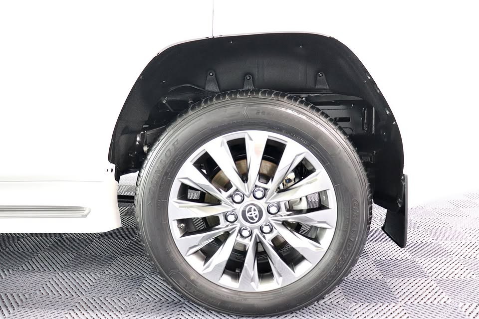2027 TOYOTA LAND CRUISER SUV ZX 3.3 4WD AT White (A-757) image 10
