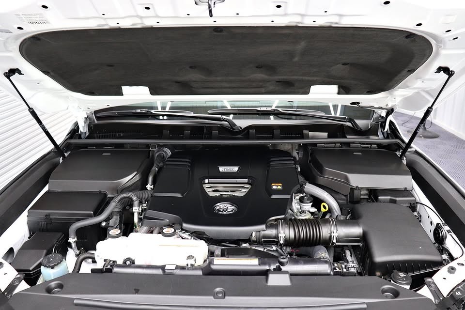 2027 TOYOTA LAND CRUISER SUV ZX 3.3 4WD AT White (A-757) image 20