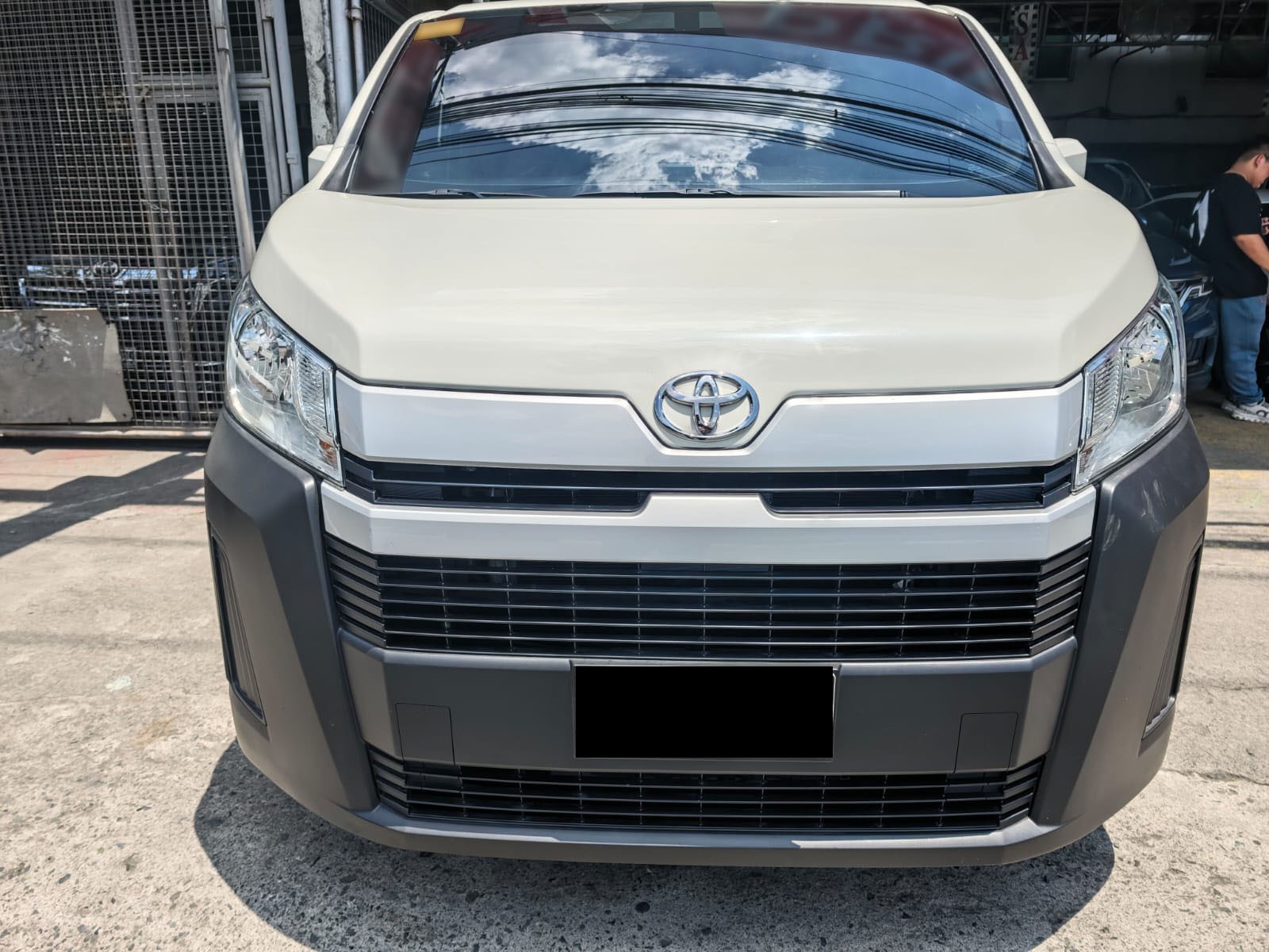 2022 TOYOTA HIACE VAN COMMUTER DELUXE 2.8 2WD MT White image 9