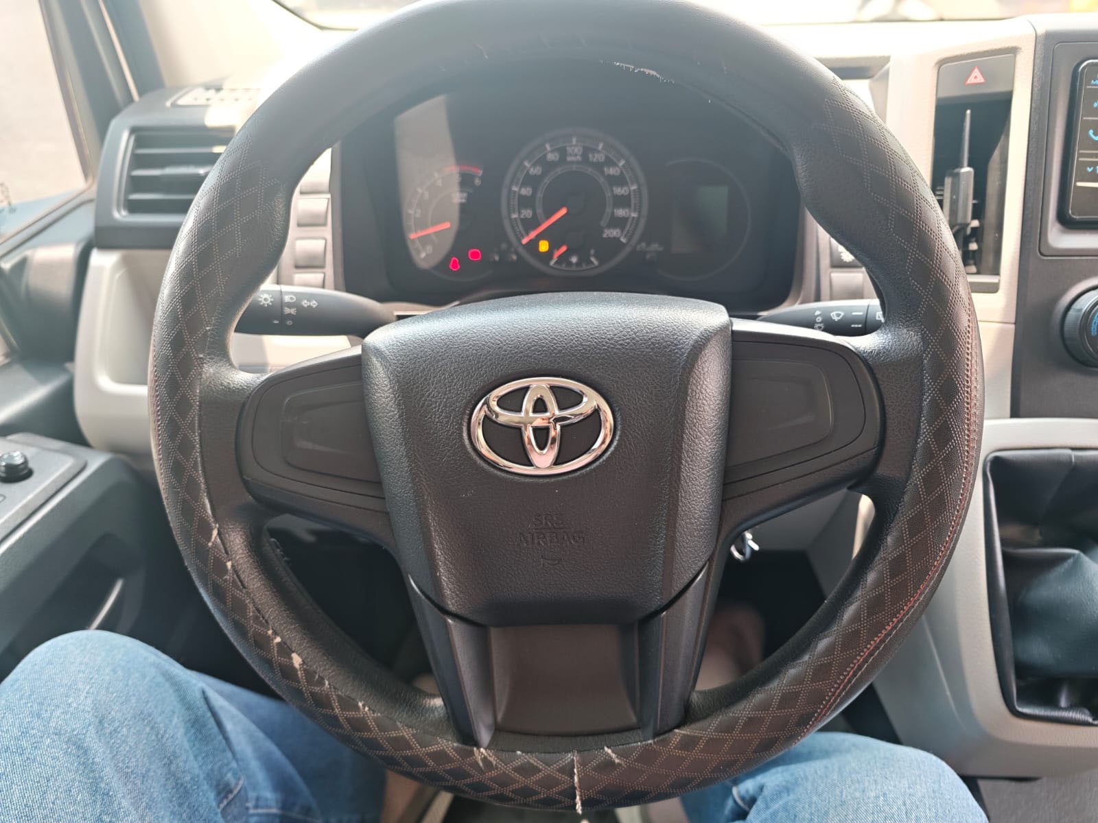 2022 TOYOTA HIACE VAN COMMUTER DELUXE 2.8 2WD MT White image 31