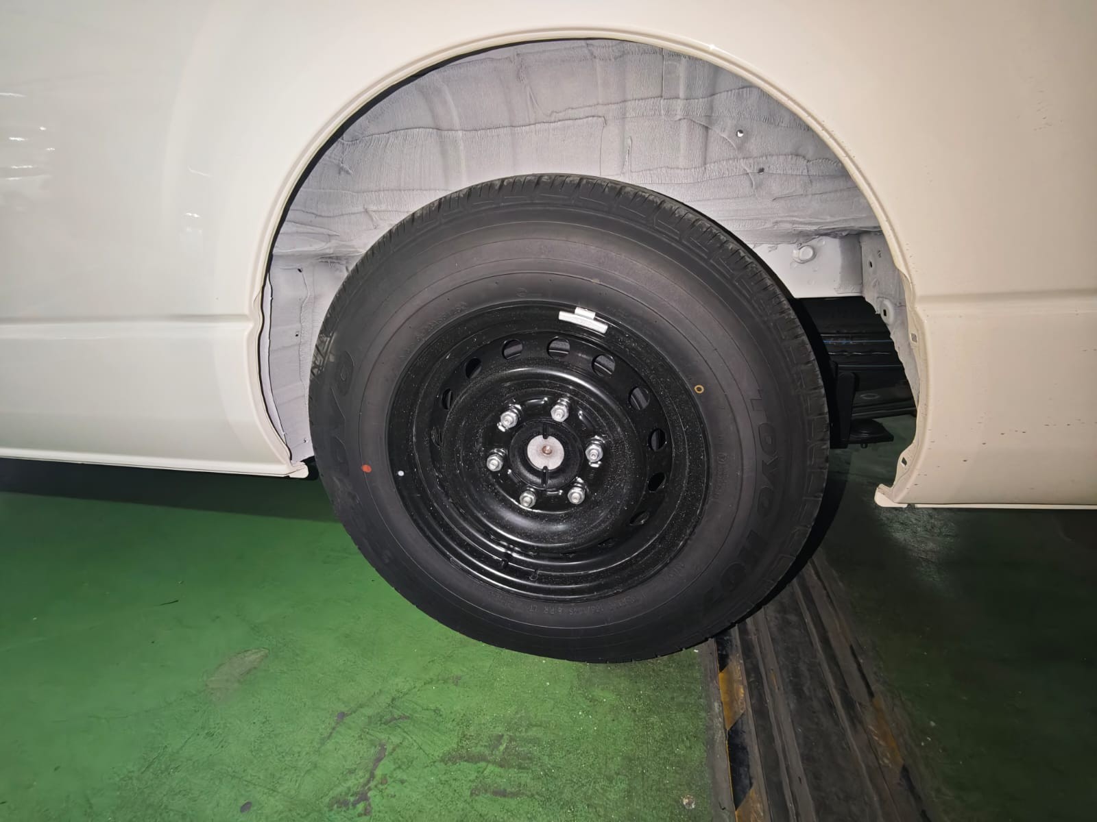 2027 TOYOTA HIACE VAN COMMUTER 3.0 2WD MT White image 10