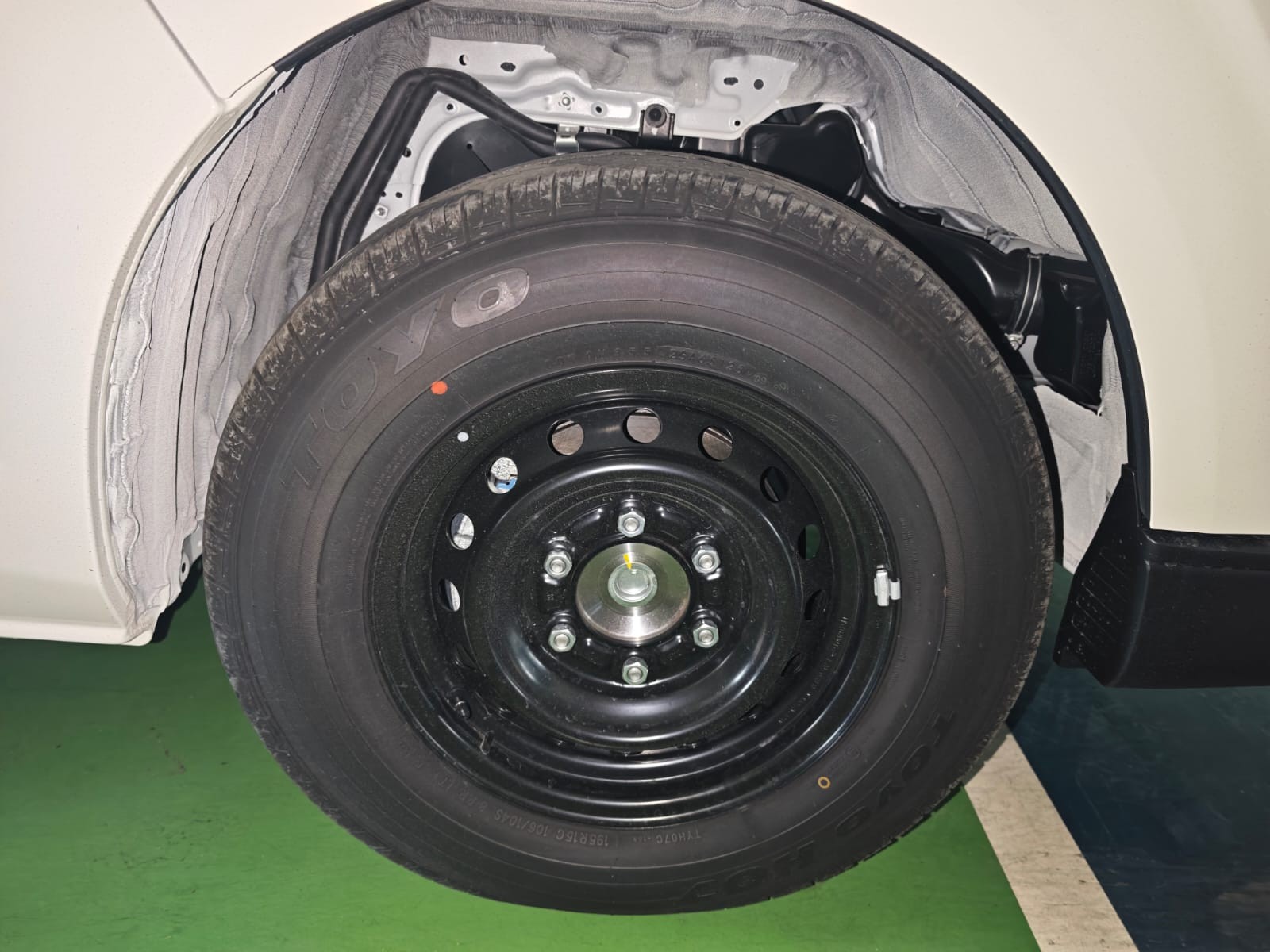 2027 TOYOTA HIACE VAN COMMUTER 3.0 2WD MT White image 12