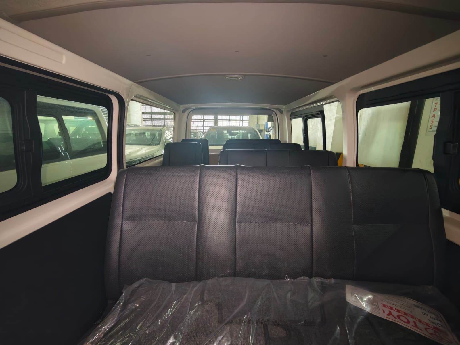 2027 TOYOTA HIACE VAN COMMUTER 3.0 2WD MT White image 16