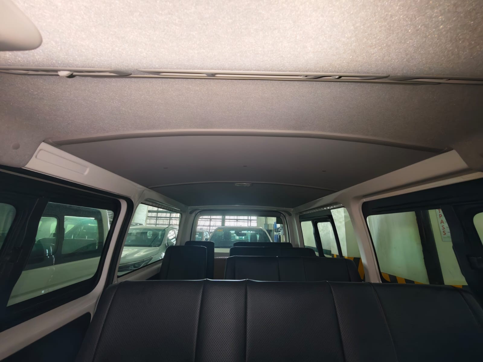 2027 TOYOTA HIACE VAN COMMUTER 3.0 2WD MT White image 17