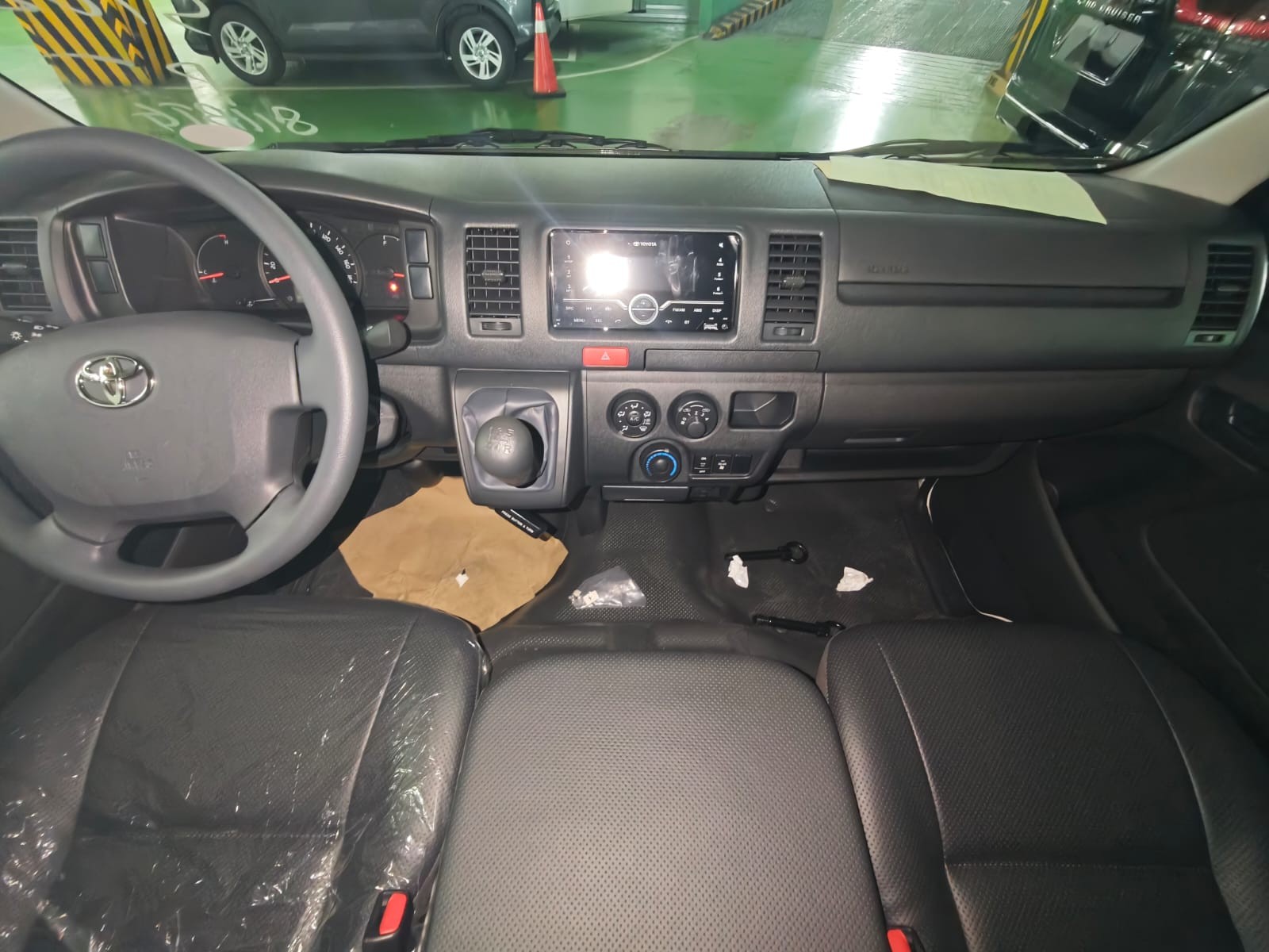 2027 TOYOTA HIACE VAN COMMUTER 3.0 2WD MT White image 19