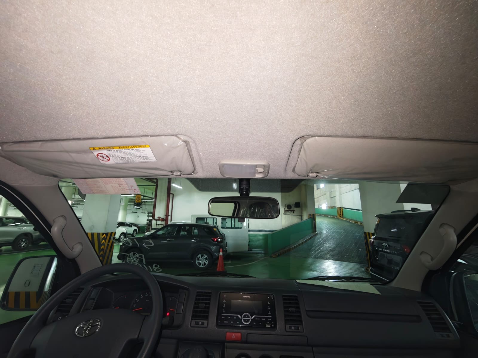 2027 TOYOTA HIACE VAN COMMUTER 3.0 2WD MT White image 26