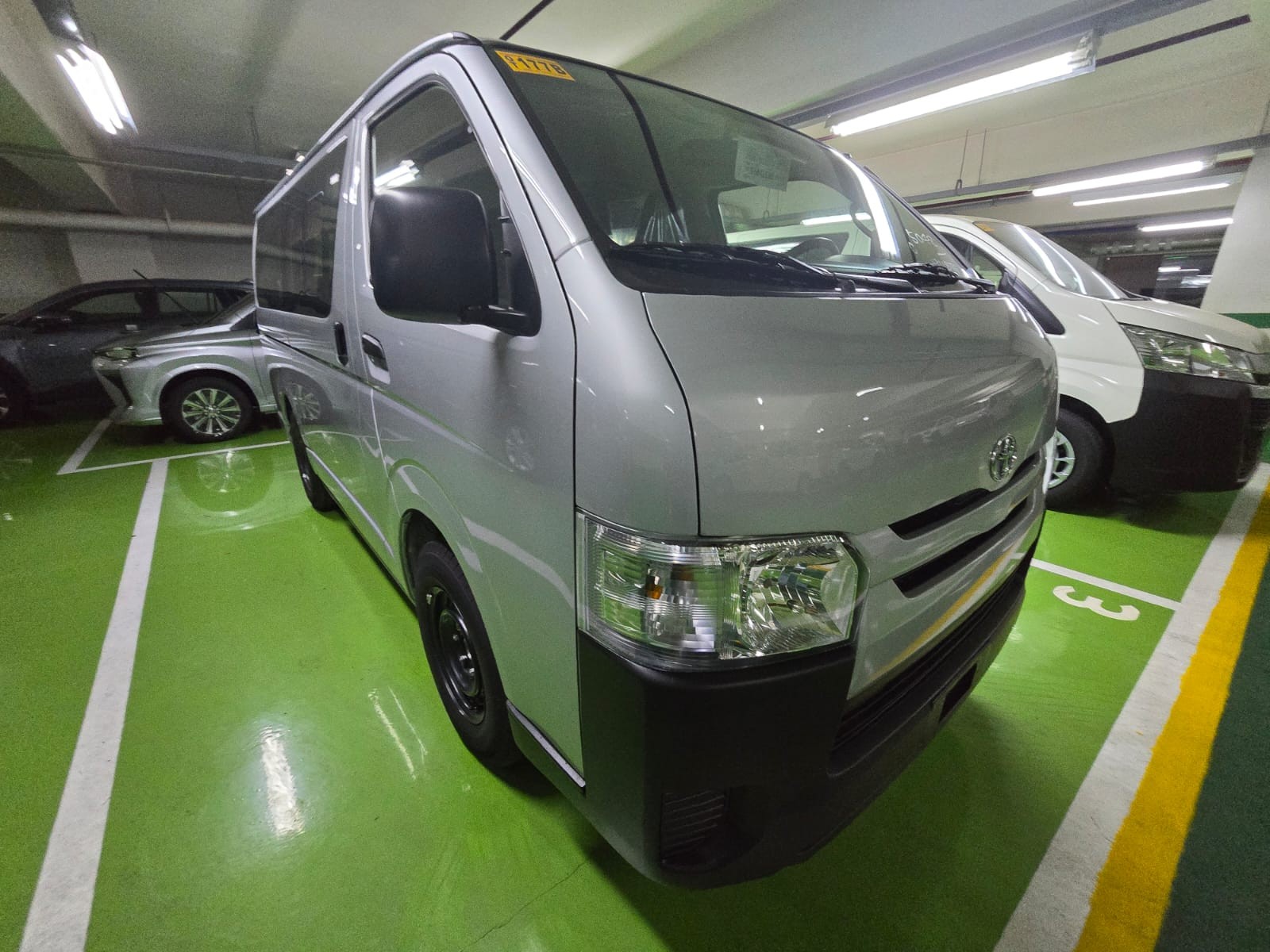 2027 TOYOTA HIACE VAN COMMUTER 3.0 2WD MT Silver image 9
