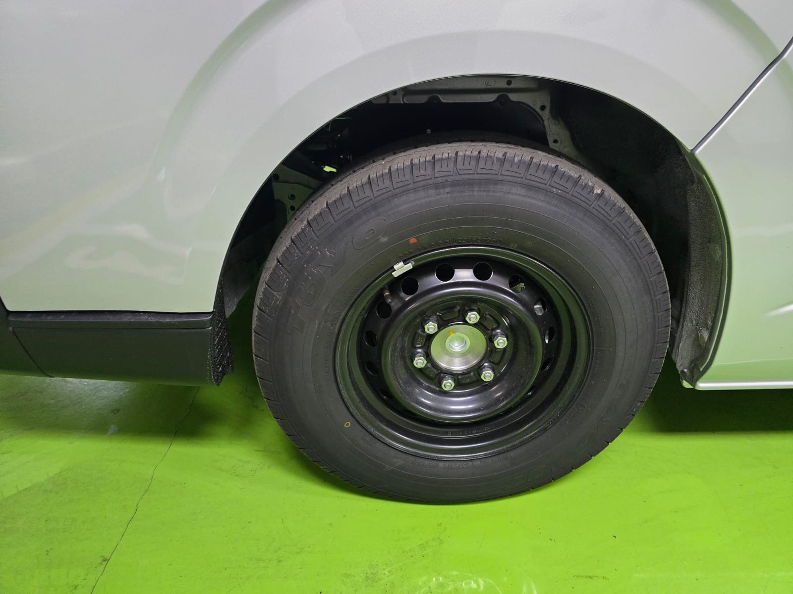 2027 TOYOTA HIACE VAN COMMUTER 3.0 2WD MT Silver image 10