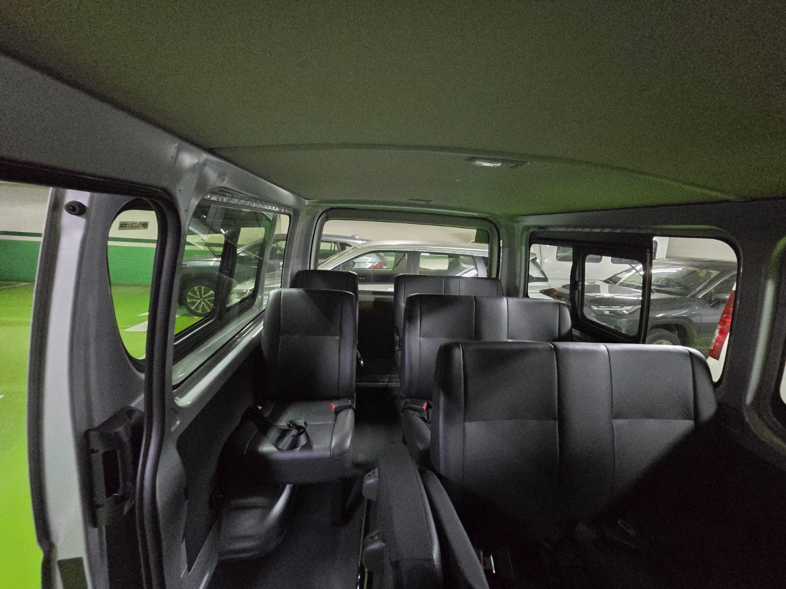 2027 TOYOTA HIACE VAN COMMUTER 3.0 2WD MT Silver image 17