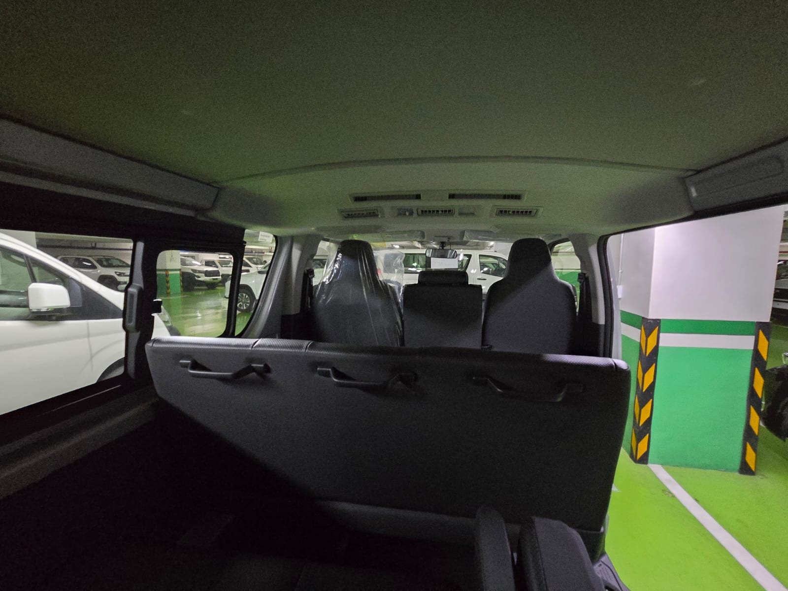 2027 TOYOTA HIACE VAN COMMUTER 3.0 2WD MT Silver image 22